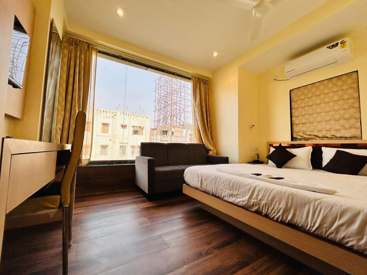 hotel-img